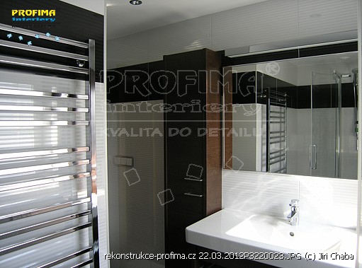 rekonstrukce nadstandartní koupelny v RD Praha 9